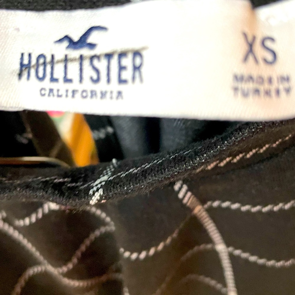 Hollister Plaid Black Crop Top NWOT - Picture 5 of 5